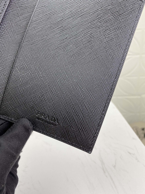 プラダ財布コピー角部分ディテール